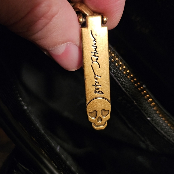 Betsey Johnson Skull Tote Purse Faux Crocodile Bonus Pouch - Picture 6 of 10